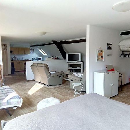 Au Trieu Hotel Wannebecq Bagian luar foto