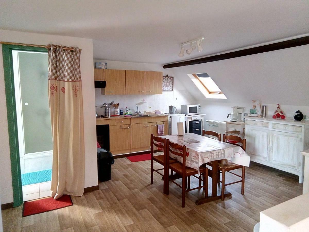 Au Trieu Hotel Wannebecq Bagian luar foto