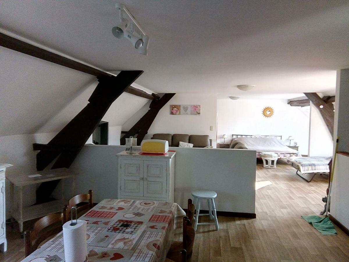 Au Trieu Hotel Wannebecq Bagian luar foto